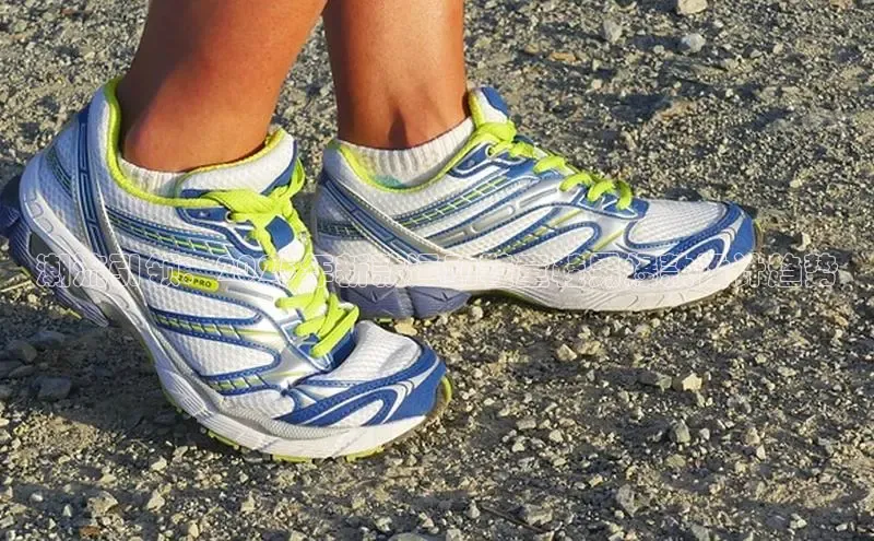 潮流引领：2025年新款运动鞋童鞋男爆款设计趋势